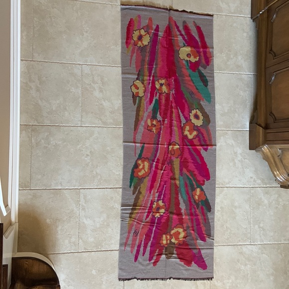 Cashmere wool blend multi colored floral motif scarf/shawl - Picture 5 of 13